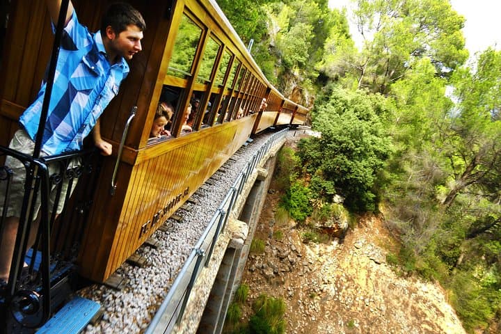 Mallorca in One Day Sightseeing Tour with Boat Ride and Vintage Train in Mallorca