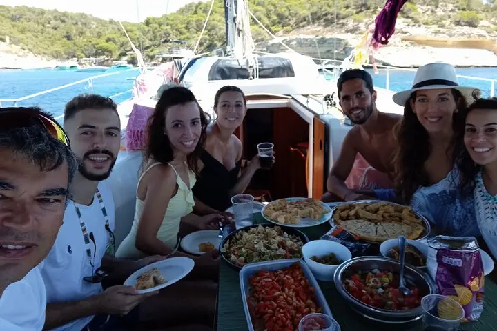 Exclusive 4-hour Boat Trip on the Beach of Palma de Mallorca in Mallorca