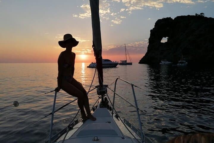 Private Sailing Excursion with Sunset in Balearic Islands fotografia s najzaujímavejšími detailmi 3