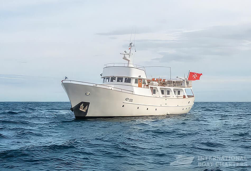 73.8ft/22.5m Berwick Fairmile 73 Classic Flybridge Boat available for charter