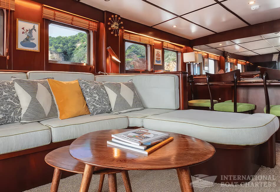 73.8ft/22.5m Berwick Fairmile 73 Classic Flybridge Boat photo highlight 5