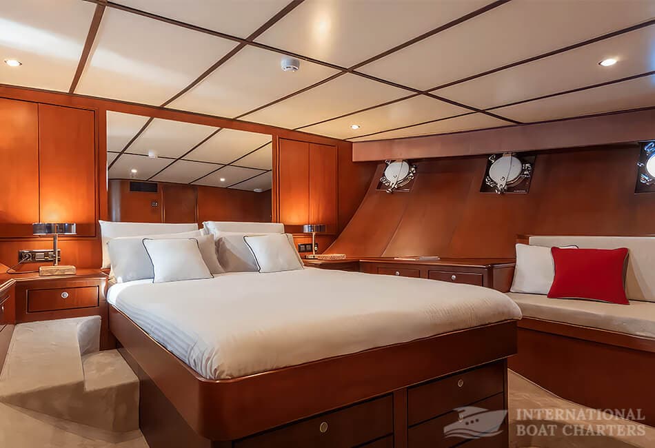 73.8ft/22.5m Berwick Fairmile 73 Classic Flybridge Boat photo highlight 4