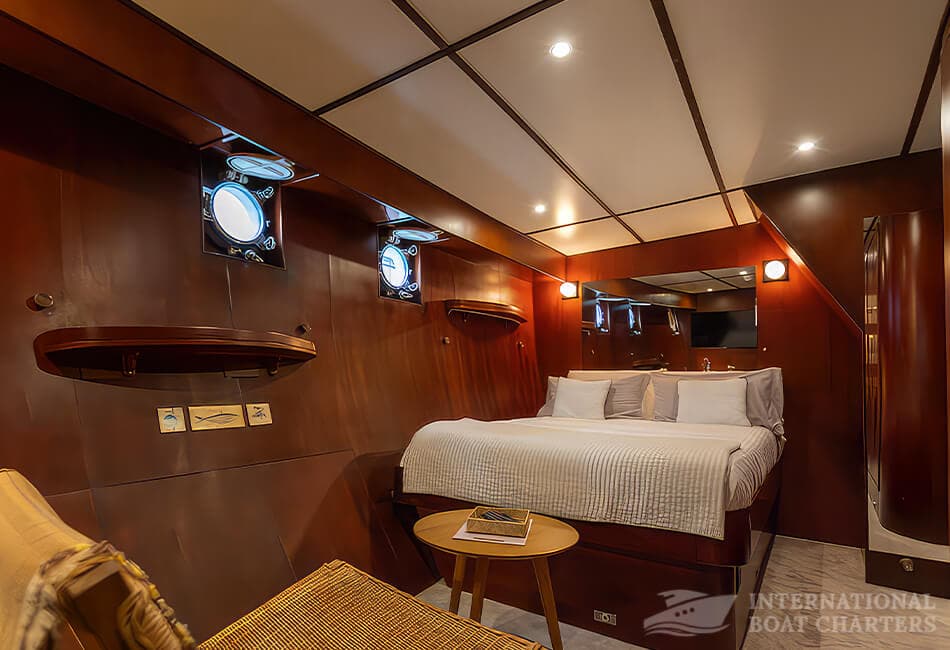 73.8ft/22.5m Berwick Fairmile 73 Classic Flybridge Boat photo highlight 3
