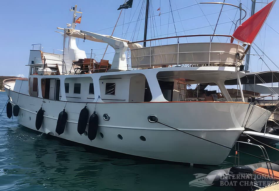 73.8ft/22.5m Berwick Fairmile 73 Classic Flybridge Boat photo highlight 12