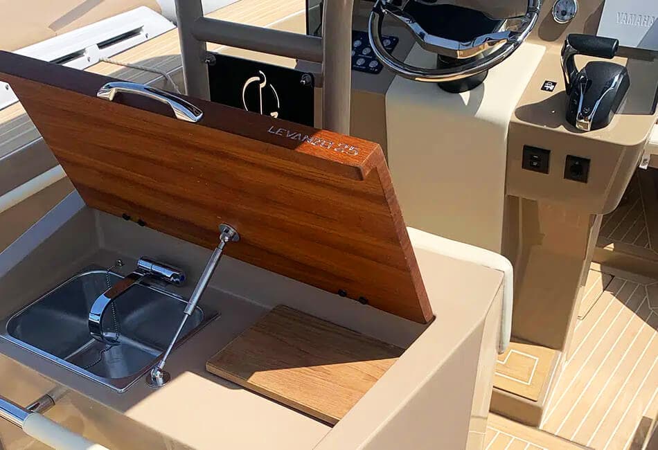 26 Ft Lilybaeum 25 Powerboat (with License) photo highlight 4