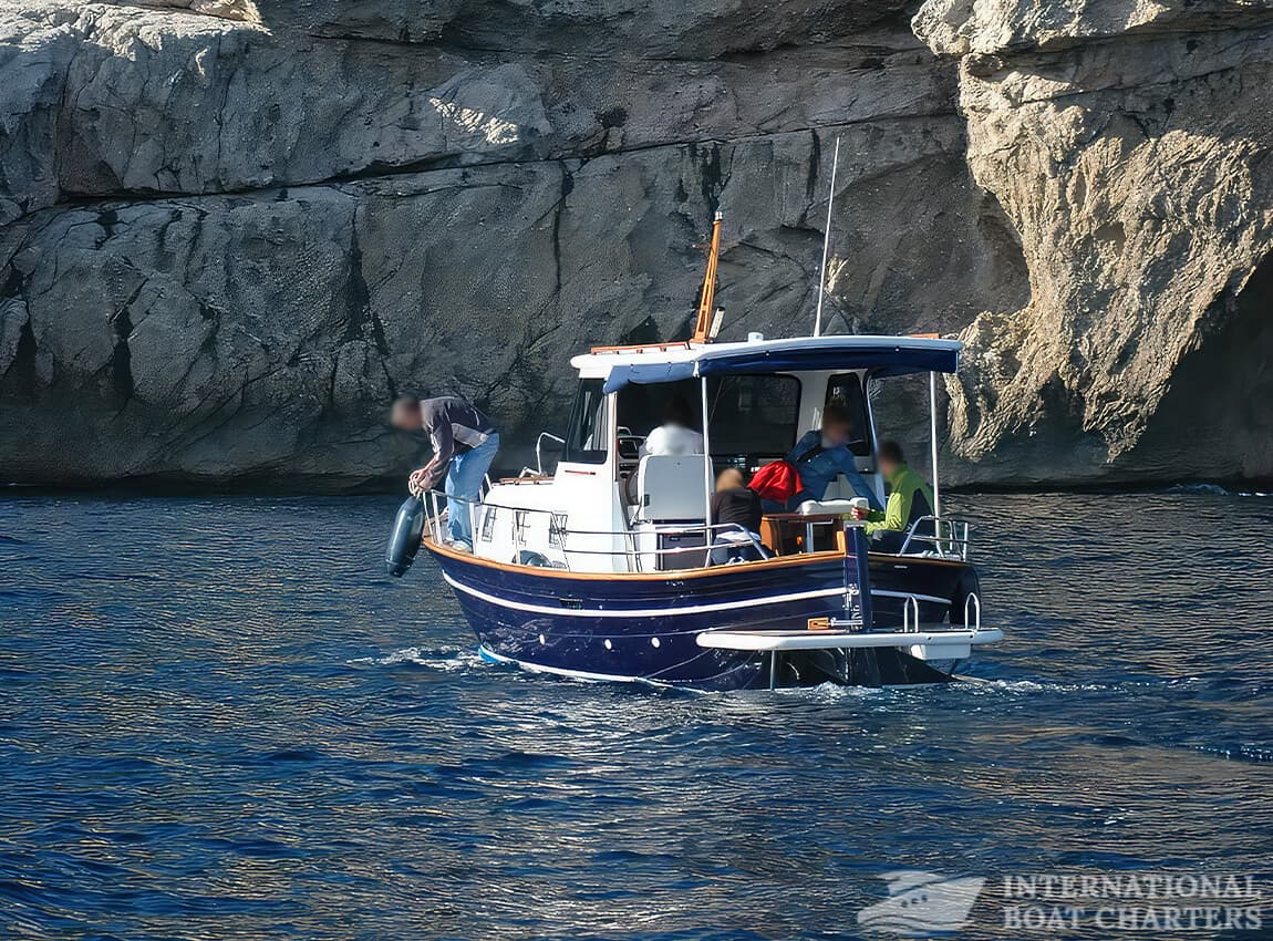 26-Foot Majoni Motorboat photo highlight 11