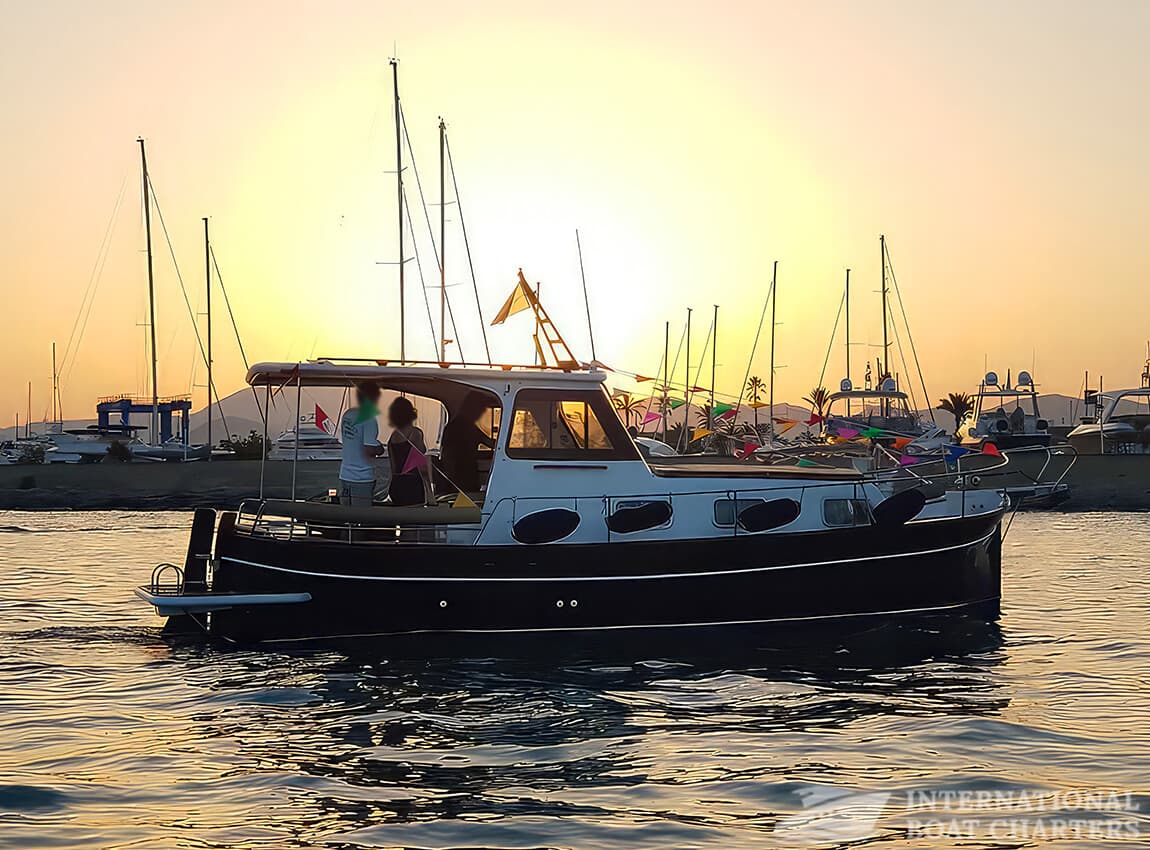 26-Foot Majoni Motorboat photo highlight 8