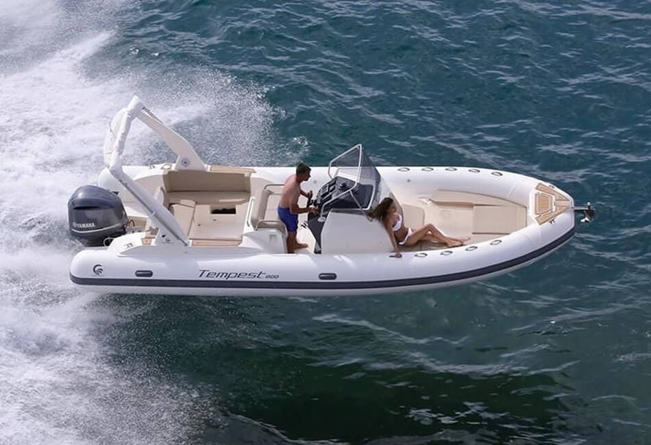 27.8 ft Capelli Tempest 800 photo highlight 3
