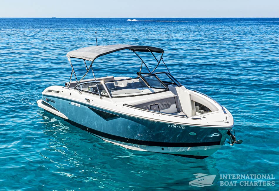 29-FOOT COBALT A29 MOTORBOAT photo highlight 1