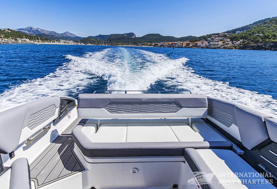 29-FOOT COBALT A29 MOTORBOAT photo highlight 7