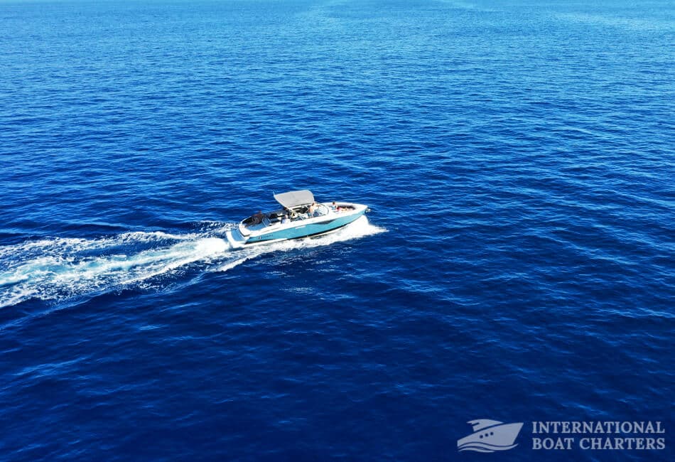 29-FOOT COBALT A29 MOTORBOAT photo highlight 3