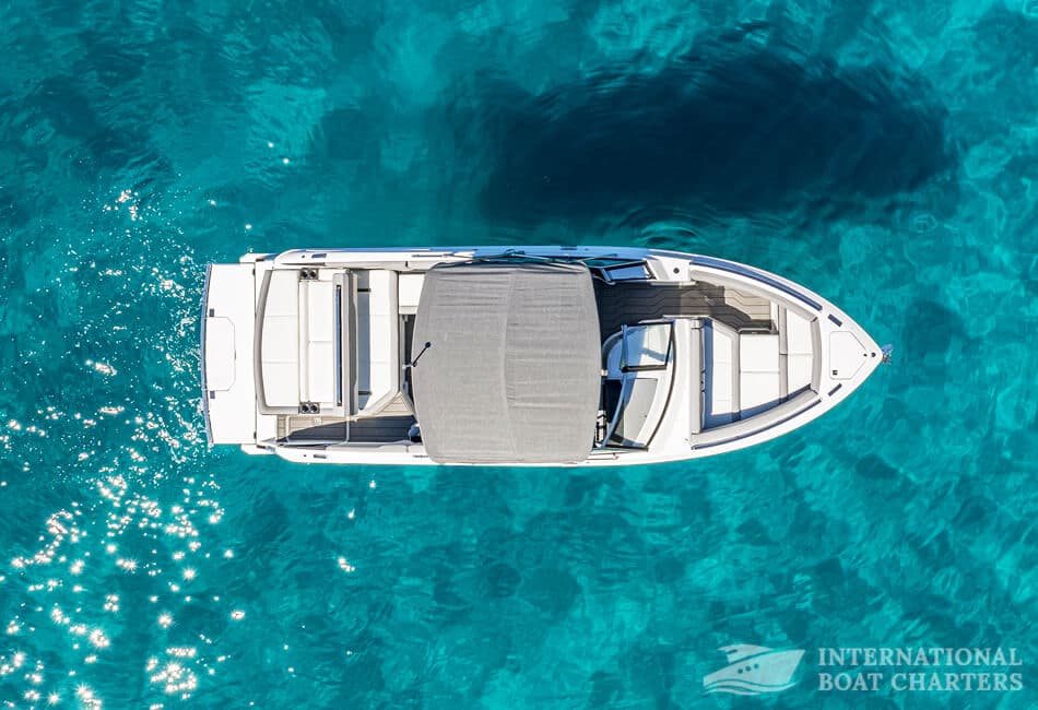 29-FOOT COBALT A29 MOTORBOAT photo highlight 2