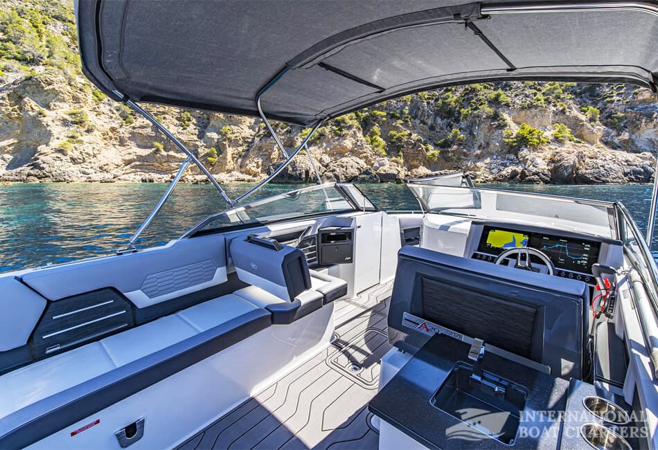 29-FOOT COBALT A29 MOTORBOAT photo highlight 4