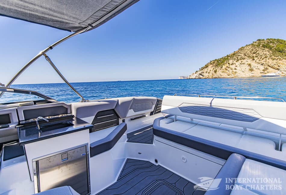29-FOOT COBALT A29 MOTORBOAT photo highlight 6