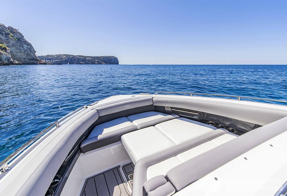 29-FOOT COBALT A29 MOTORBOAT photo highlight 8