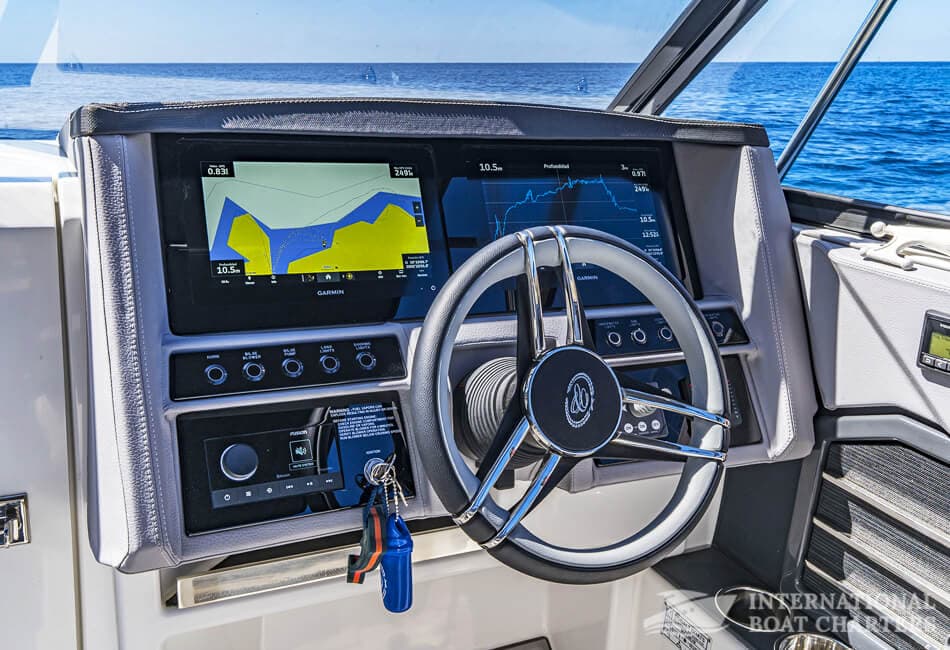 29-FOOT COBALT A29 MOTORBOAT photo highlight 5