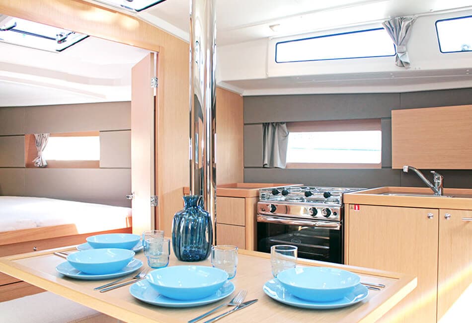 38.1 ft Oceanis Under Pressure photo highlight 8