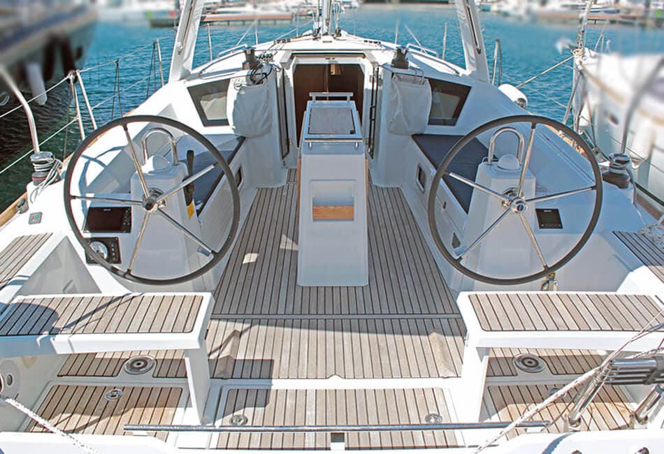 38.1 ft Oceanis Under Pressure photo highlight 14