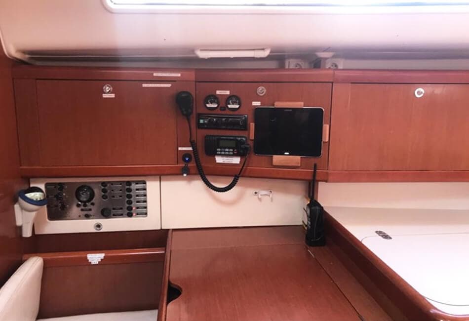 38.8 Ft Oceanis 40 Sailing Yacht XCH-2011 photo highlight 6