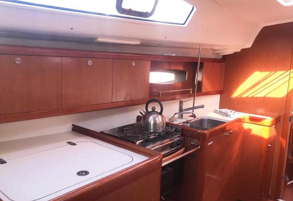 38.8 Ft Oceanis 40 Sailing Yacht XCH-2011 photo highlight 5