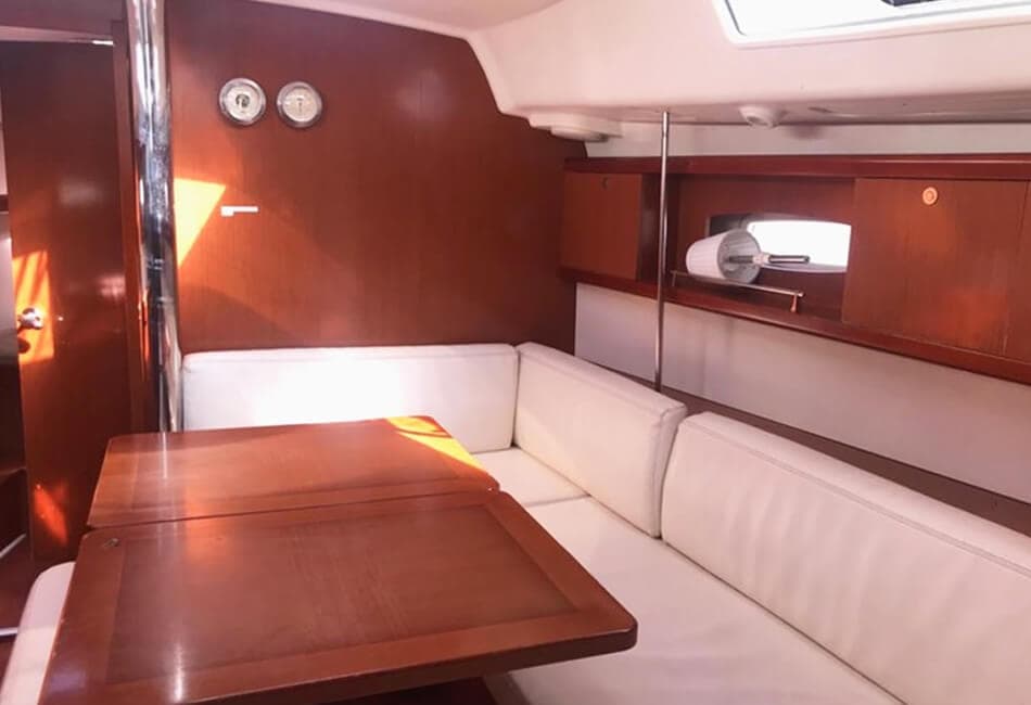 38.8 Ft Oceanis 40 Sailing Yacht XCH-2011 photo highlight 4
