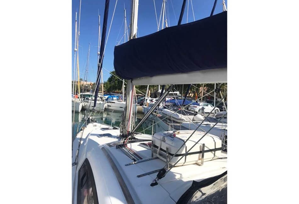38.8 Ft Oceanis 40 Sailing Yacht XCH-2011 photo highlight 17