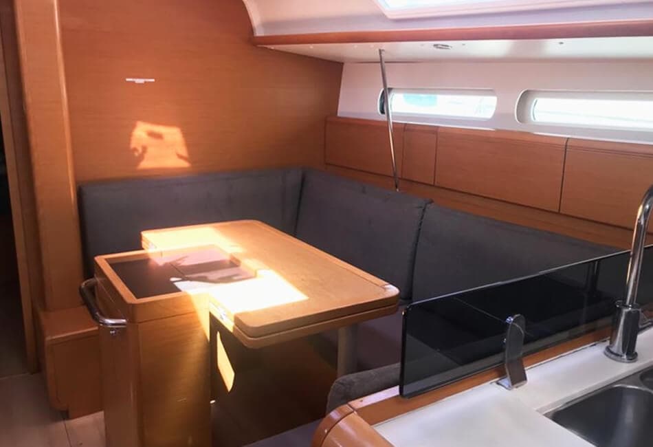 40.5 Ft Sun Odyssey 409 CA-2011 photo highlight 5