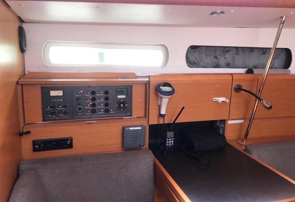 40.5 Ft Sun Odyssey 409 CA-2011 photo highlight 3