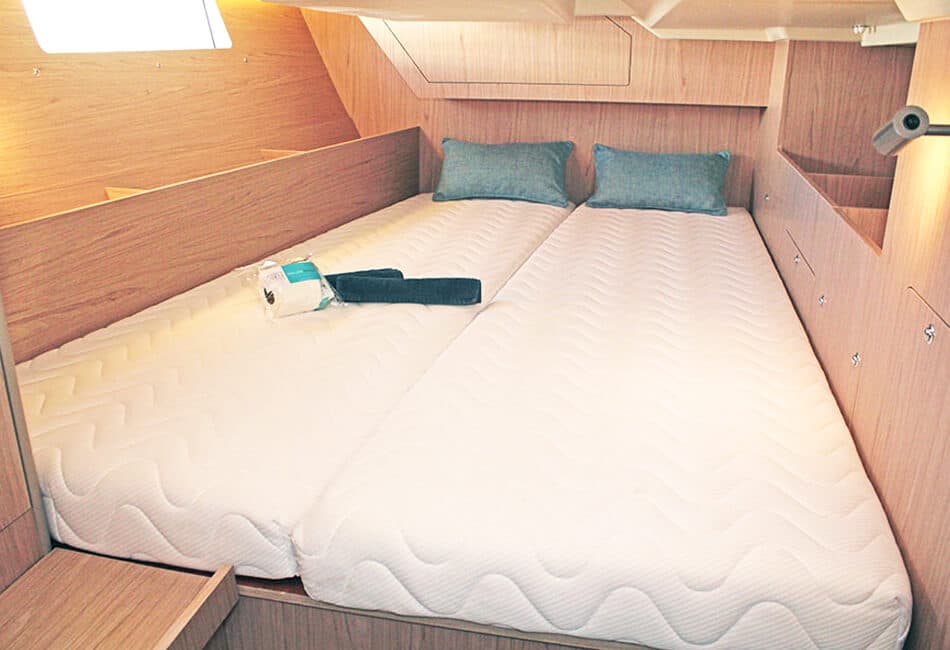 41.1 ft Oceanis Ibiza photo highlight 5