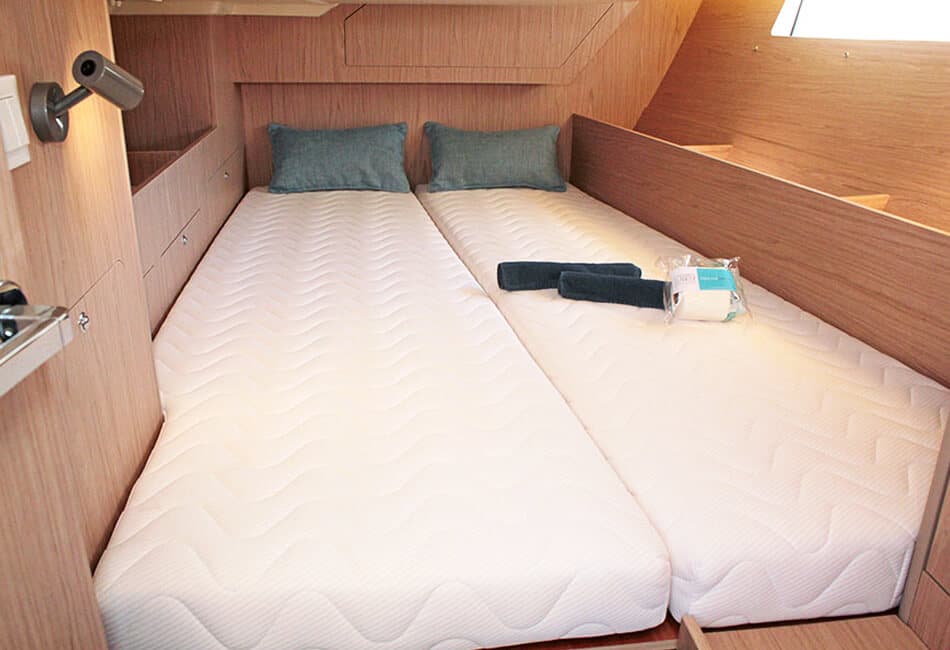 41.1 ft Oceanis Ibiza photo highlight 3