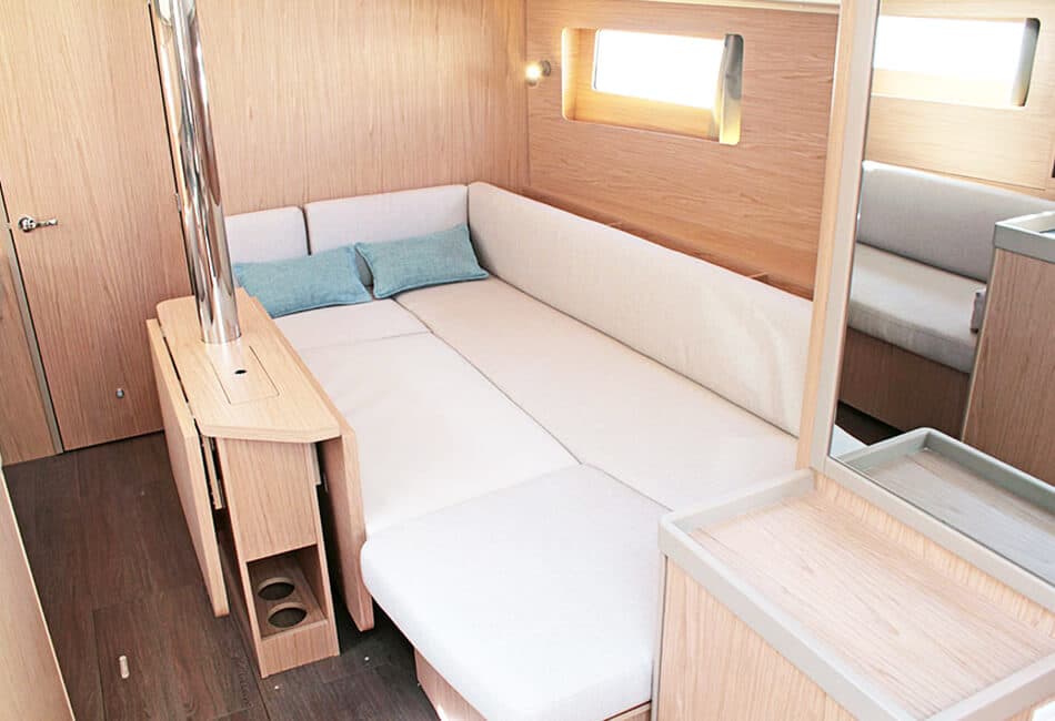 41.1 ft Oceanis Oasis photo highlight 8