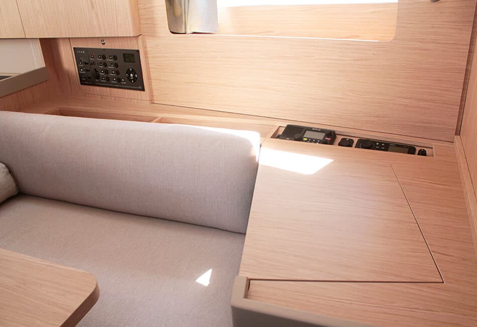 41.1 ft Oceanis Oasis photo highlight 7