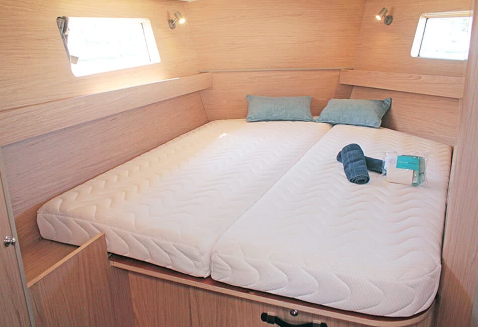41.1 ft Oceanis Oasis photo highlight 5