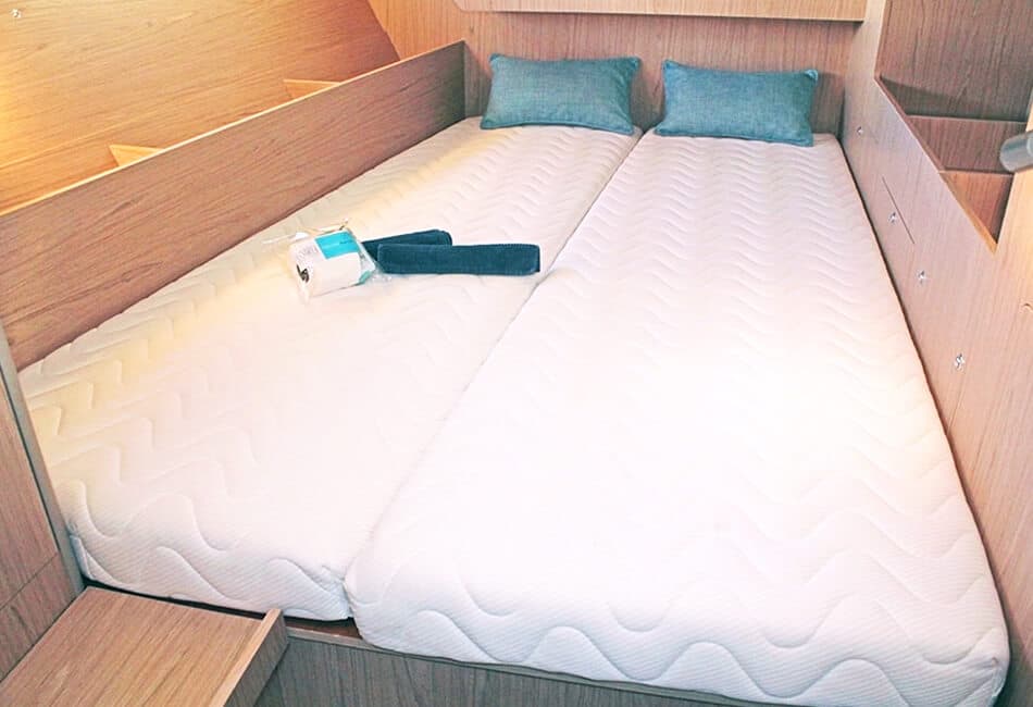 41.1 ft Oceanis Oasis photo highlight 6