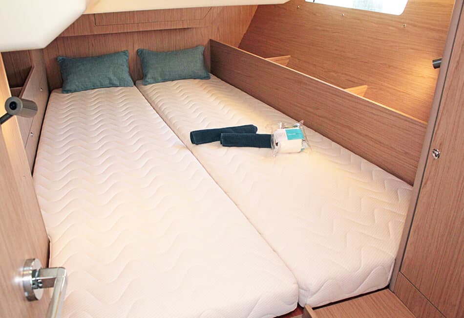 41.1 ft Oceanis Oasis photo highlight 3