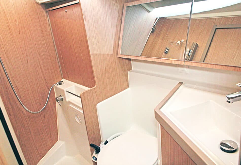 41.1 ft Oceanis Oasis photo highlight 18