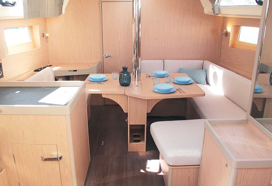 41.1 ft Oceanis Oasis photo highlight 11