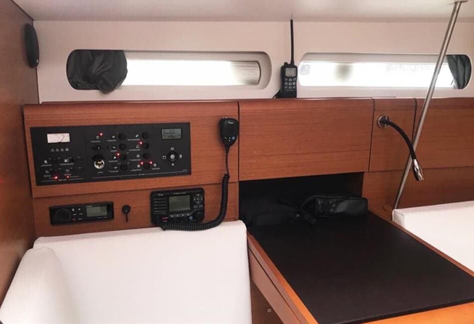 41.9 Ft Sun Odyssey 419 LI-2019 photo highlight 9