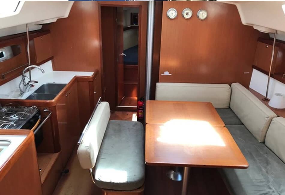43 Ft Oceanis Sailing Yacht AXS-2008 photo highlight 9