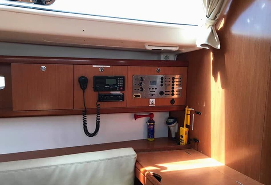 43 Ft Oceanis Sailing Yacht AXS-2008 photo highlight 4
