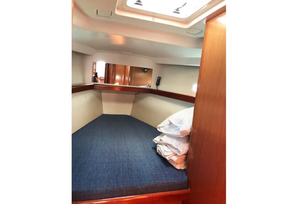 43 Ft Oceanis Sailing Yacht AXS-2008 photo highlight 3