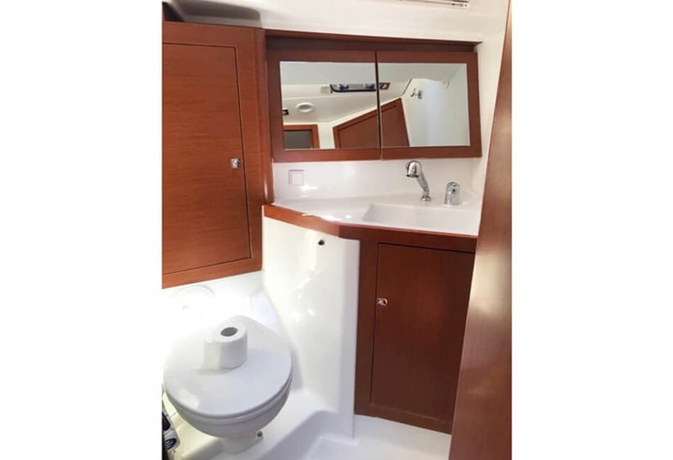45.4 Ft Beneteau Oceanis 45 GF-2016 photo highlight 5