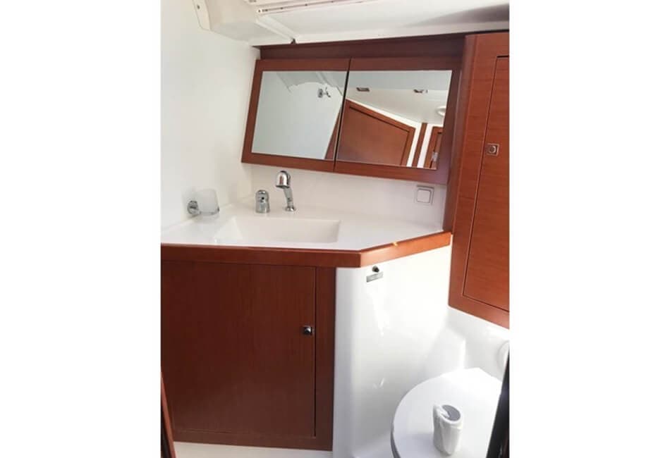 45.4 Ft Beneteau Oceanis 45 GT-2015 photo highlight 15