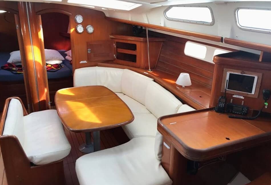 46.4 Ft Oceanis 473 Beneteau XS-2002 photo highlight 4