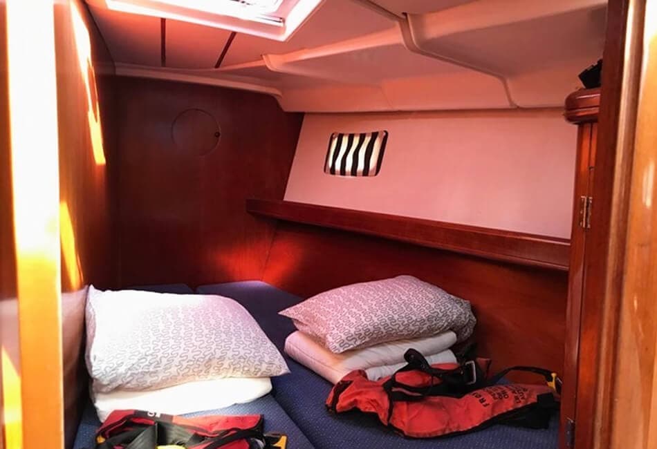 46.4 Ft Oceanis 473 Beneteau XS-2002 photo highlight 8