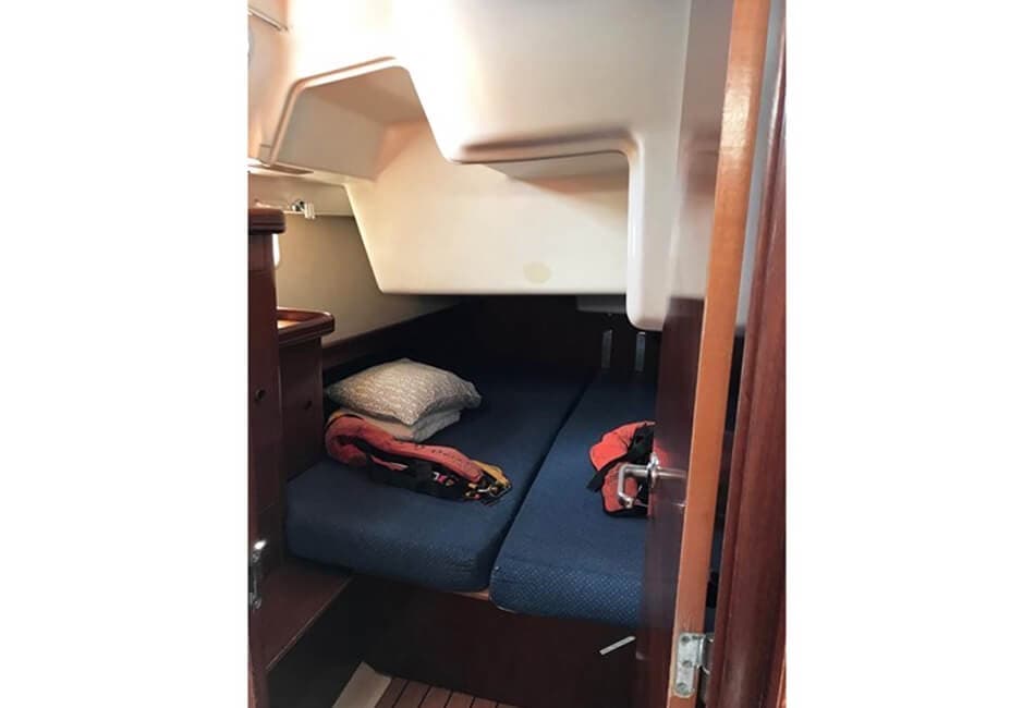 46.4 Ft Oceanis 473 Beneteau XS-2002 photo highlight 5