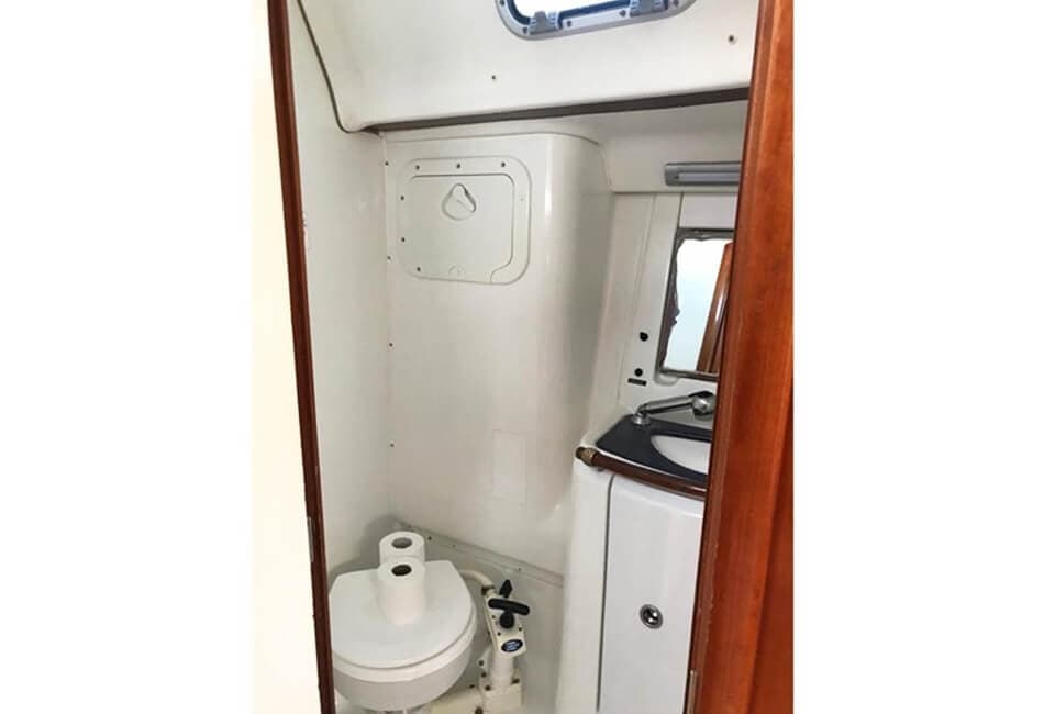46.4 Ft Oceanis 473 Beneteau XS-2002 photo highlight 3