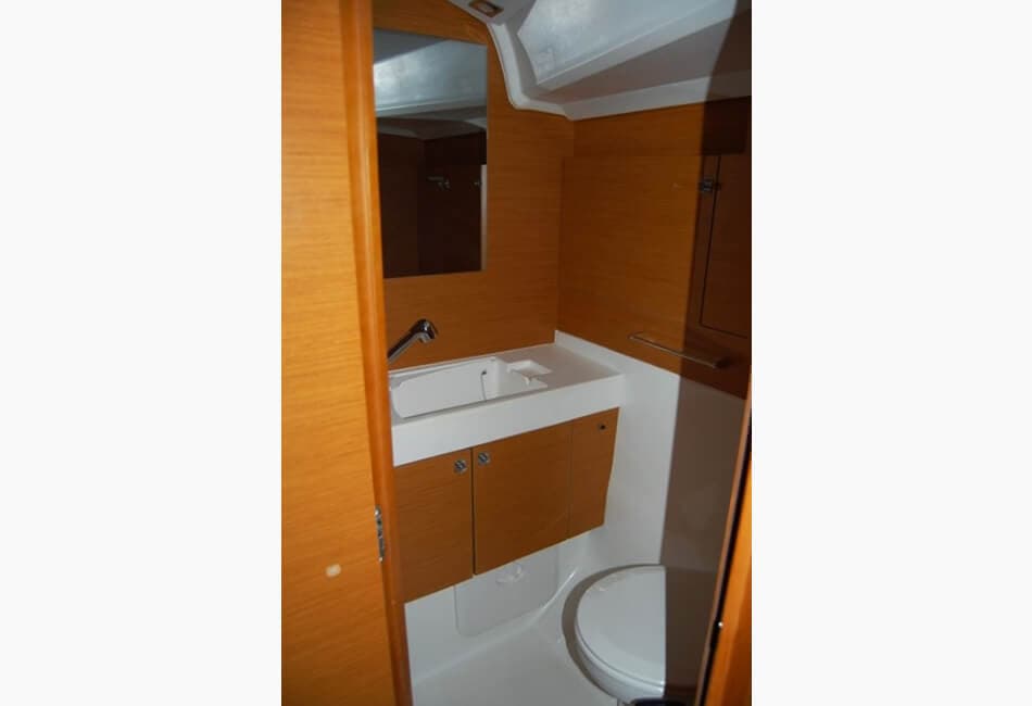 51.7 Ft Sun Odyssey 519 CH-2016 photo highlight 9