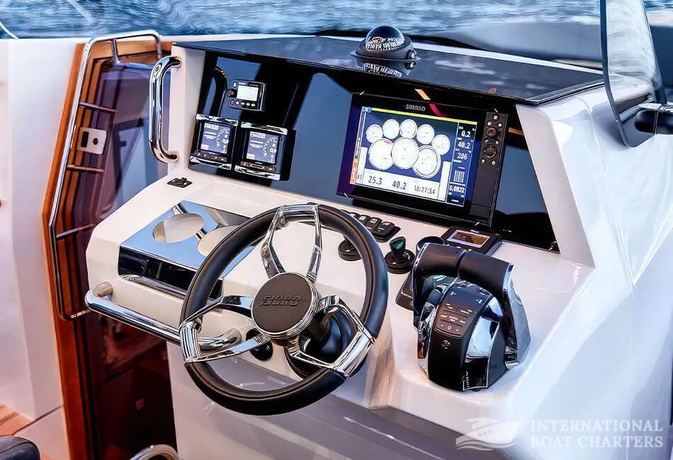 11.63m/38.2ft Fjord 38 Express Luxury Powerboat photo highlight 3