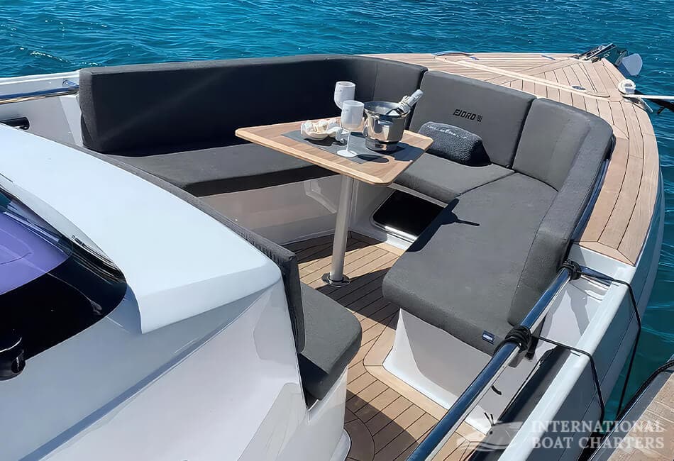11.63m/38.2ft Fjord 38 Express Luxury Powerboat photo highlight 4
